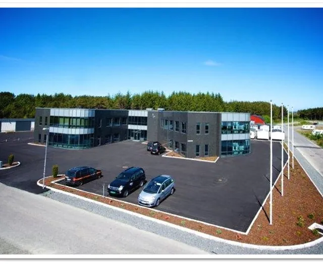 Calluna - Bygning med parkeringsplass